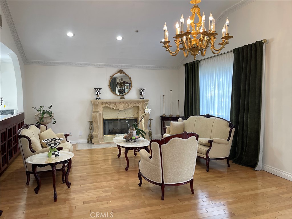 1246 IrvingGlendale img 2