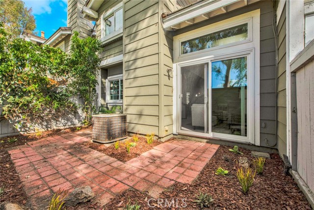 Detail Gallery Image 12 of 28 For 2186 Avocado Dr, Tustin,  CA 92782 - 2 Beds | 2/1 Baths