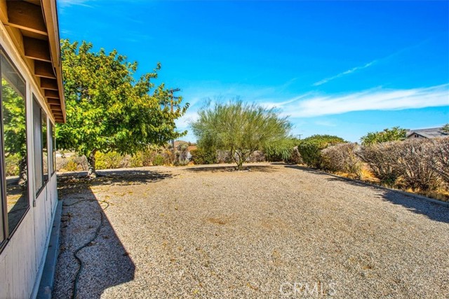 Detail Gallery Image 32 of 49 For 8825 San Vincente Dr, Yucca Valley,  CA 92284 - 2 Beds | 2 Baths