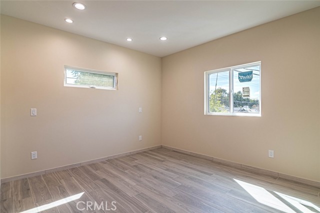 Detail Gallery Image 21 of 50 For 18748 Collins St, Tarzana,  CA 91356 - 4 Beds | 3 Baths