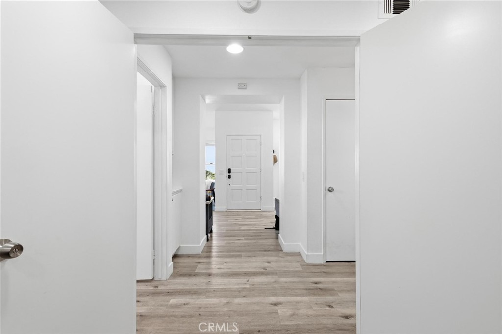 https://media.crmls.org/medias/445922c4-1e1c-4fd3-8a0a-c744e3a65fd2.jpg?preset=X-Large