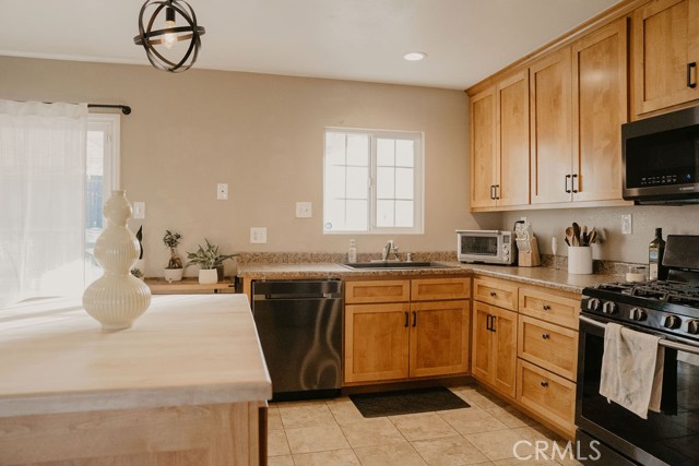 Detail Gallery Image 12 of 34 For 1240 E Navajo, Barstow,  CA 92311 - 3 Beds | 2 Baths