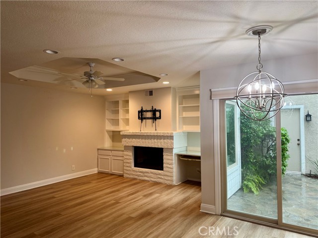 Detail Gallery Image 4 of 13 For 478 E Yale Loop #16,  Irvine,  CA 92614 - 4 Beds | 2/1 Baths