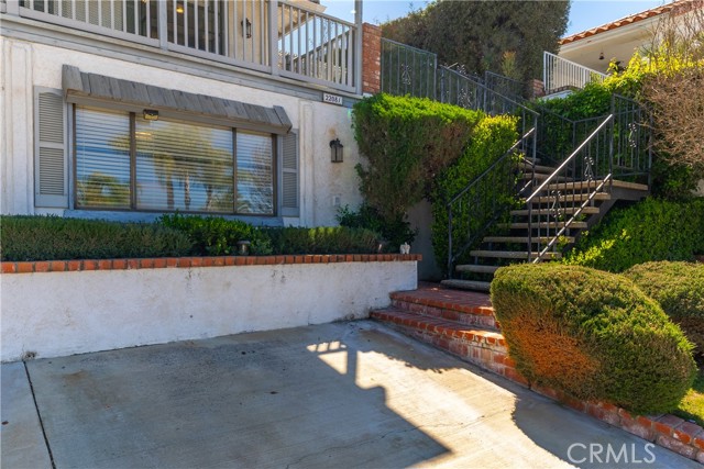 Detail Gallery Image 4 of 48 For 22081 Village Way Dr, Canyon Lake,  CA 92587 - 4 Beds | 3/1 Baths