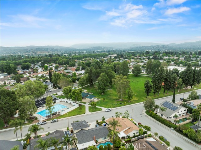 Detail Gallery Image 8 of 55 For 25582 Old Course Way, Valencia,  CA 91355 - 4 Beds | 3 Baths