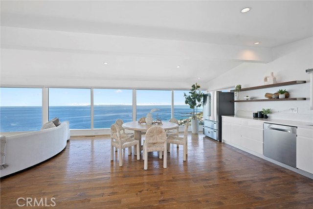 Detail Gallery Image 3 of 46 For 31161 Holly Dr, Laguna Beach,  CA 92651 - 5 Beds | 2/1 Baths