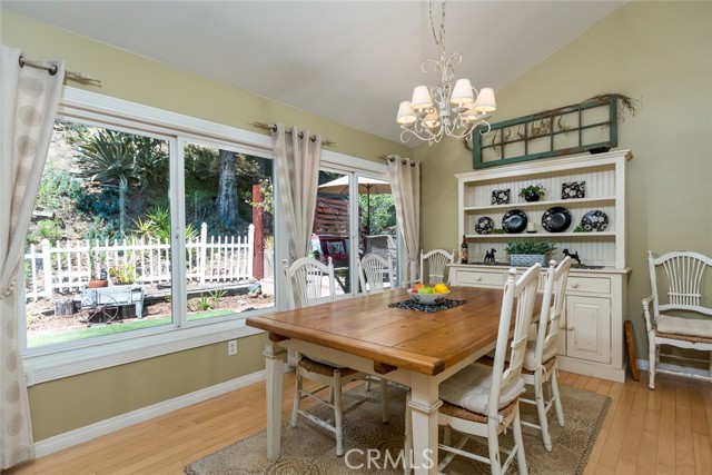 Detail Gallery Image 9 of 40 For 6611 Elmhurst Dr, Tujunga,  CA 91042 - 3 Beds | 2 Baths