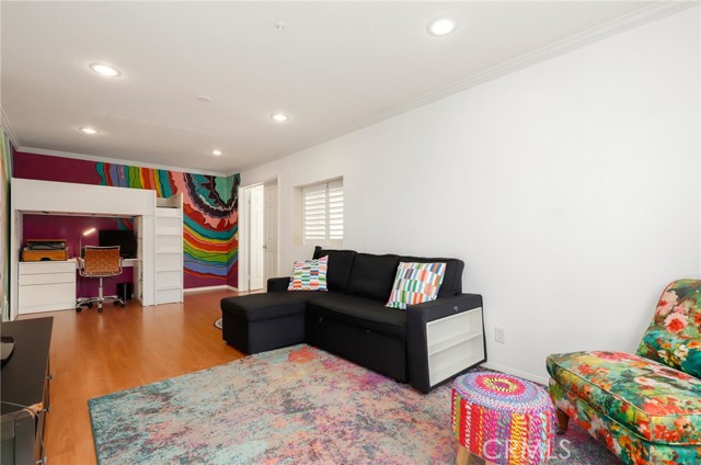 Image 25 of 16 For 33 Chadron  