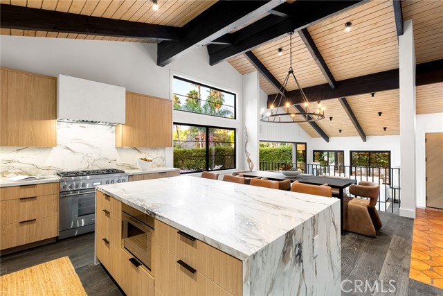 4885 Winnetka Avenue, Woodland Hills CA: https://media.crmls.org/medias/445ce39c-1452-45bb-9feb-a3918bb4755a.jpg
