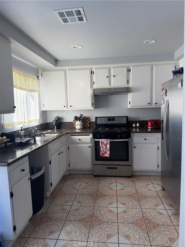 https://media.crmls.org/medias/445da283-3417-41c8-82cf-ed0337d35b91.jpg?preset=X-Large
