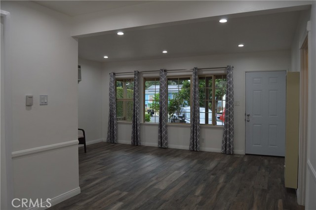 Detail Gallery Image 3 of 40 For 7511 Milwood, Canoga Park,  CA 91303 - 2 Beds | 1/1 Baths