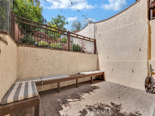 1124 Kathleen Drive, Newbury Park CA: https://media.crmls.org/medias/445f095d-6eca-444c-ad28-f559d7e0ee01.jpg
