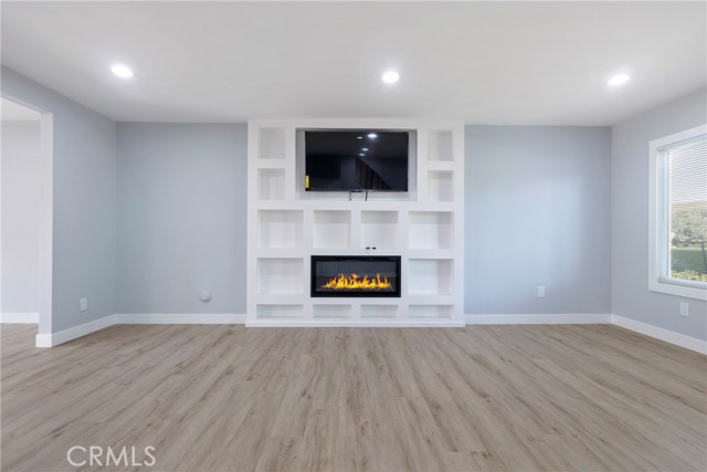 Detail Gallery Image 16 of 42 For 9652 Karmont, South Gate,  CA 90280 - 4 Beds | 2/1 Baths