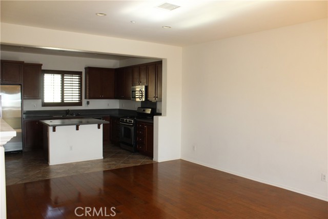Detail Gallery Image 11 of 60 For 12427 Canal Dr #3,  Rancho Cucamonga,  CA 91739 - 2 Beds | 2/1 Baths