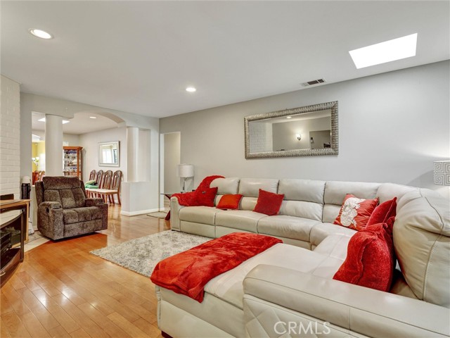 Detail Gallery Image 5 of 32 For 812 W Athens, Los Angeles,  CA 90044 - 4 Beds | 3 Baths