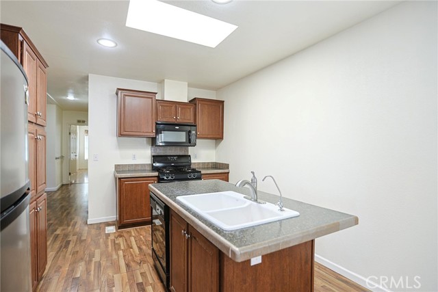 Detail Gallery Image 11 of 42 For 7700 Lampson, Garden Grove,  CA 92841 - 2 Beds | 2 Baths