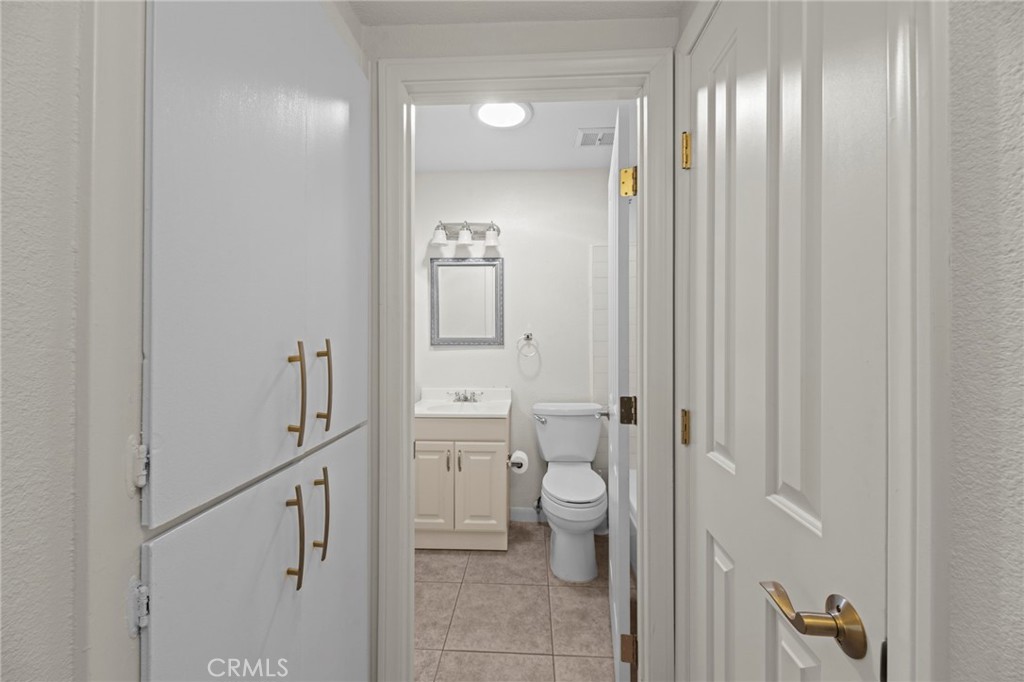 https://media.crmls.org/medias/4462b979-758a-4d7e-ba3d-aca89e94ba45.jpg?preset=X-Large