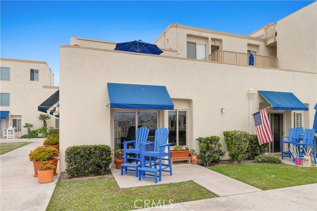 711 Pacific Coast, Huntington Beach CA: https://media.crmls.org/medias/4462cea0-3f1c-4be4-9368-97ed1e2fd3b0.jpg