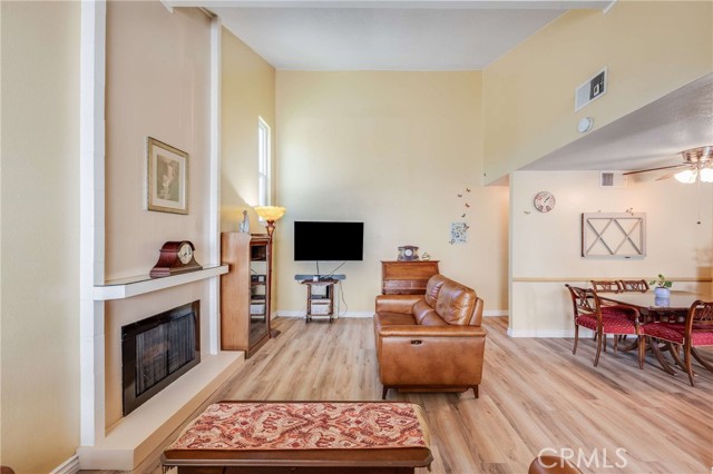 Detail Gallery Image 4 of 28 For 3154 E Palm #53,  Fullerton,  CA 92831 - 2 Beds | 2 Baths