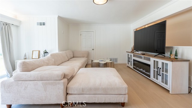 Detail Gallery Image 7 of 50 For 705 E Foothill Blvd, Glendora,  CA 91741 - 4 Beds | 2 Baths