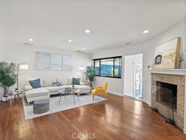 Detail Gallery Image 2 of 57 For 8110 Lesner Ave, Lake Balboa,  CA 91406 - 3 Beds | 2 Baths
