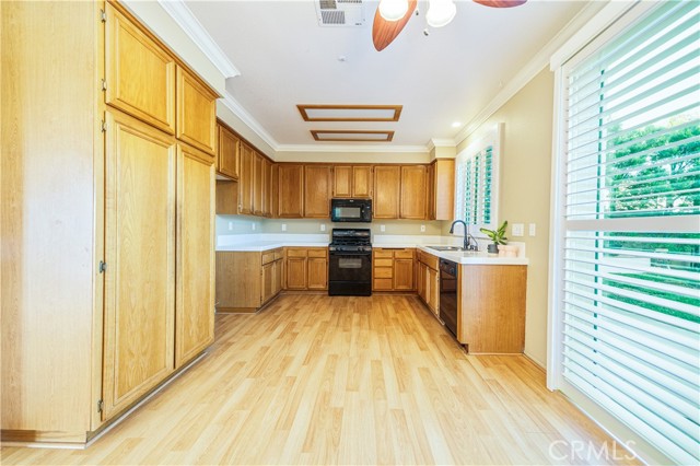 Detail Gallery Image 10 of 44 For 5569 Spur Ct, Fontana,  CA 92336 - 4 Beds | 2/1 Baths