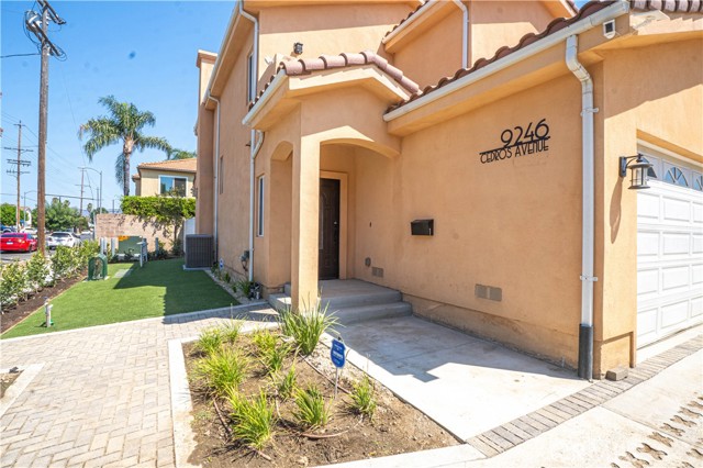 9246 Cedros Avenue, Panorama City CA: https://media.crmls.org/medias/4463d424-bcd6-4c1d-8022-ab2693d13a7d.jpg