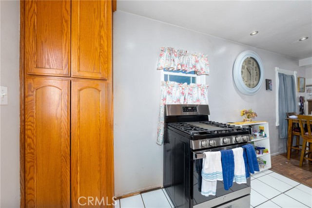 Detail Gallery Image 11 of 30 For 2002 N Salinas Ave, Los Angeles,  CA 90059 - 2 Beds | 1 Baths