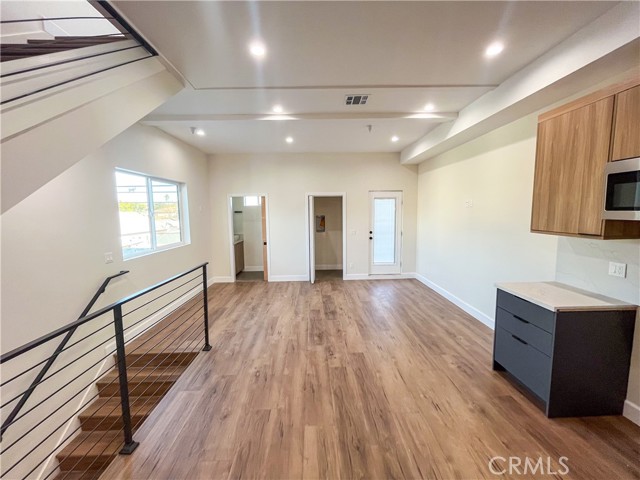 Detail Gallery Image 2 of 39 For 1816 2 S Hauser Bld, Los Angeles,  CA 90019 - 3 Beds | 3/1 Baths