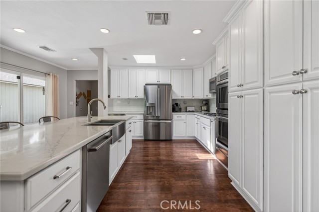 Detail Gallery Image 4 of 46 For 1986 Wetherly Way, Riverside,  CA 92506 - 4 Beds | 3 Baths