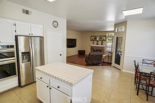 Detail Gallery Image 9 of 34 For 29304 Begonias Ln, Canyon Country,  CA 91387 - 4 Beds | 3 Baths