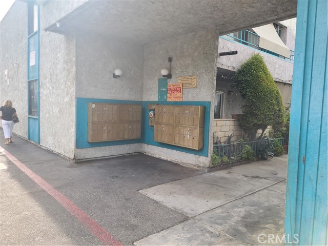 8847 Willis Avenue, D01 photo 11