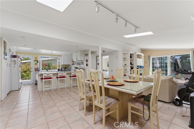 Detail Gallery Image 10 of 42 For 3030 Samoa, Costa Mesa,  CA 92626 - 4 Beds | 3 Baths