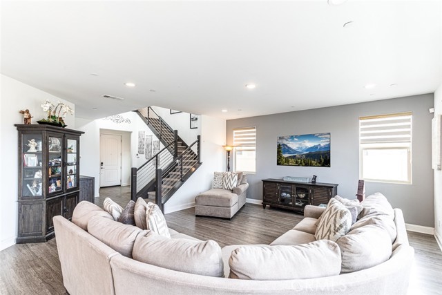 Detail Gallery Image 5 of 34 For 24449 Payton Dr, Lake Elsinore,  CA 92532 - 4 Beds | 3 Baths