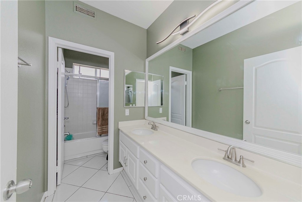 https://media.crmls.org/medias/446568e3-cfad-4128-998d-50e9859b2cef.jpg?preset=X-Large