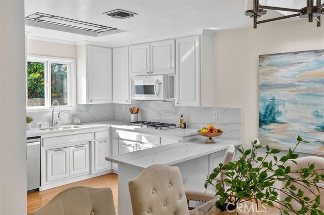 Detail Gallery Image 13 of 41 For 8846 Laramie Ave, Winnetka,  CA 91306 - 4 Beds | 3 Baths