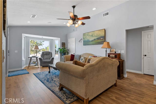 Detail Gallery Image 6 of 40 For 10932 Choiceana Ave, Hesperia,  CA 92345 - 4 Beds | 2 Baths