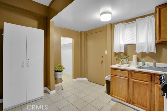 Detail Gallery Image 23 of 40 For 13703 Bluegrove Ave, Bellflower,  CA 90706 - 4 Beds | 2 Baths