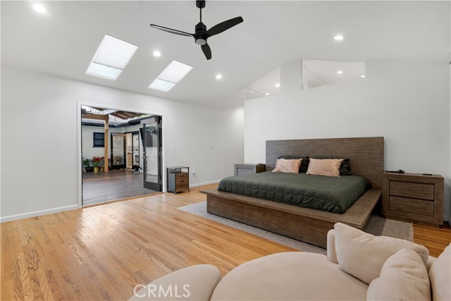 Detail Gallery Image 12 of 29 For 19943 Oxnard, Woodland Hills,  CA 91367 - 4 Beds | 3 Baths