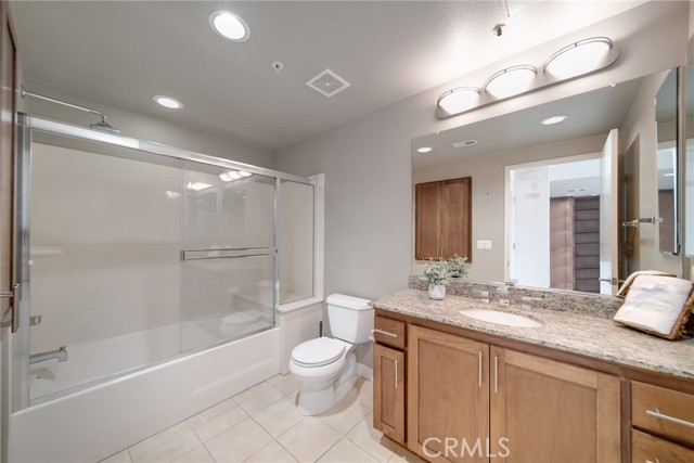21301 Erwin Street, Woodland Hills CA: https://media.crmls.org/medias/44675629-5a22-4853-8108-5bed6898c71d.jpg