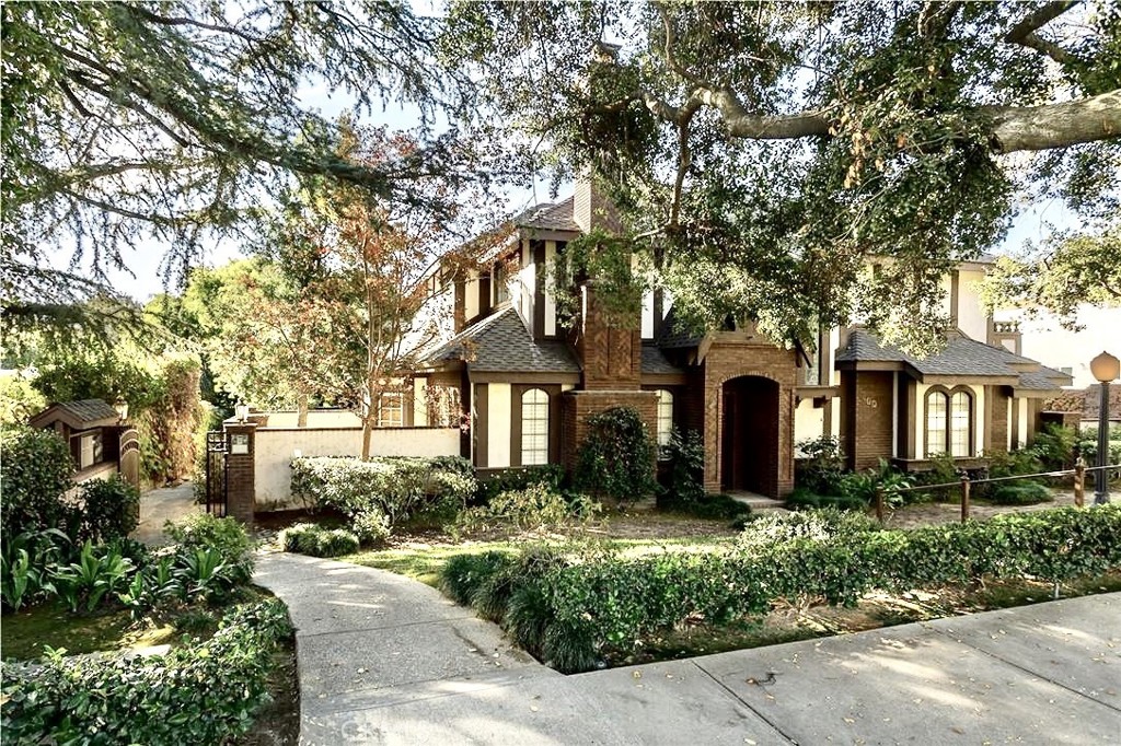 400 Mariposa Avenue #E