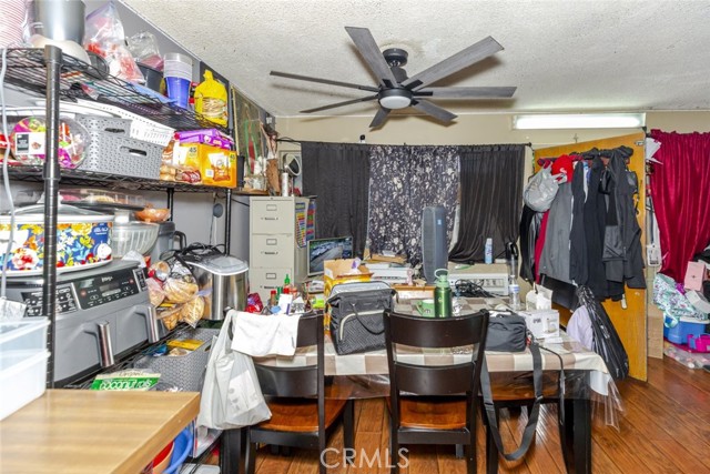 12401 Archwood Street, North Hollywood CA: https://media.crmls.org/medias/44678901-2709-4b6a-9d8e-f880e2f5464b.jpg
