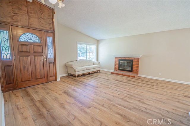 22914 Cerca Drive, Valencia CA: https://media.crmls.org/medias/44684852-0692-42b4-8ae0-0ba513dbb5e2.jpg