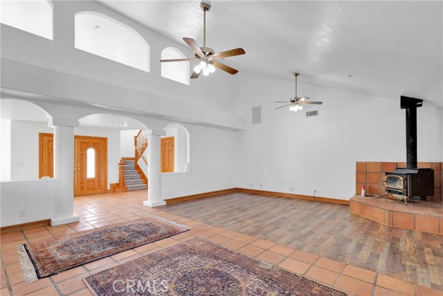 8381 White Road, Phelan CA: https://media.crmls.org/medias/4468b6bd-3fe9-4972-b93b-e31dd4b0fb44.jpg