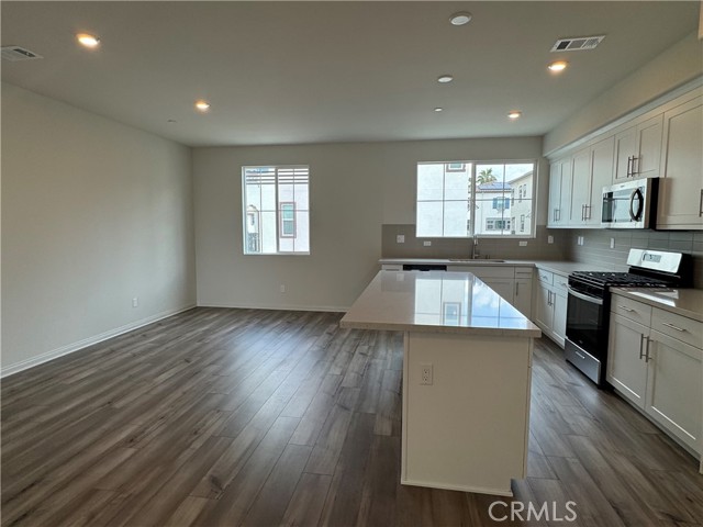 2131 Cumberland, Pomona CA: https://media.crmls.org/medias/446ab408-2e64-419f-aa1b-33b516ab37a0.jpg