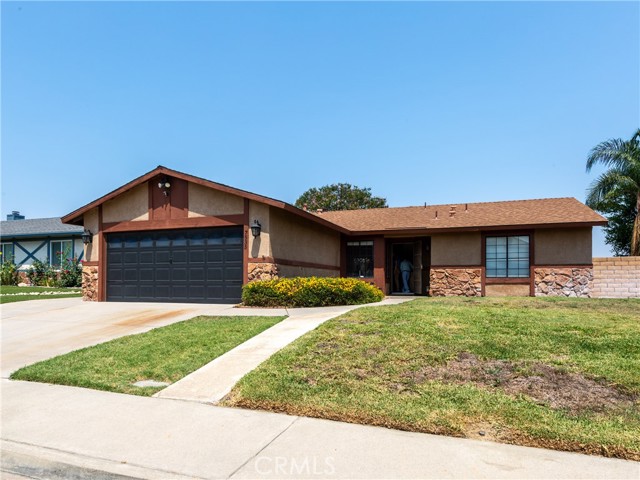 Detail Gallery Image 3 of 16 For 7535 Sultana Avenue, Fontana,  CA 92336 - 3 Beds | 2 Baths