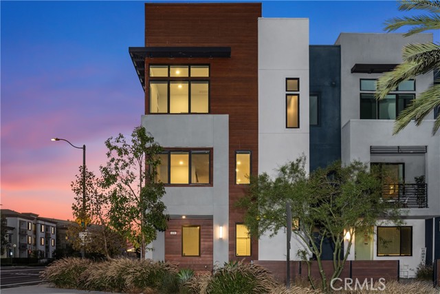 Detail Gallery Image 34 of 40 For 430 Transport, Tustin,  CA 92782 - 4 Beds | 3/1 Baths