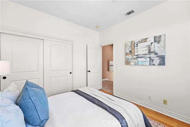 Image 22 of 33 For 8643 Belmont