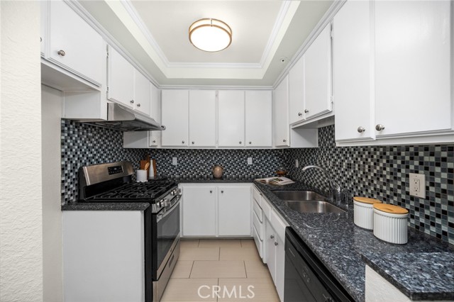 Detail Gallery Image 10 of 29 For 222 S Catalina Ave #8,  Pasadena,  CA 91106 - 3 Beds | 3/1 Baths