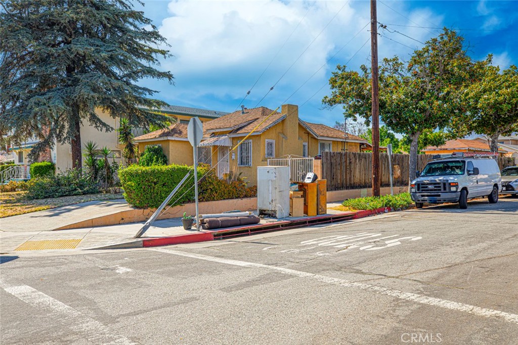 913 E Maple Street, Glendale, CA 91205